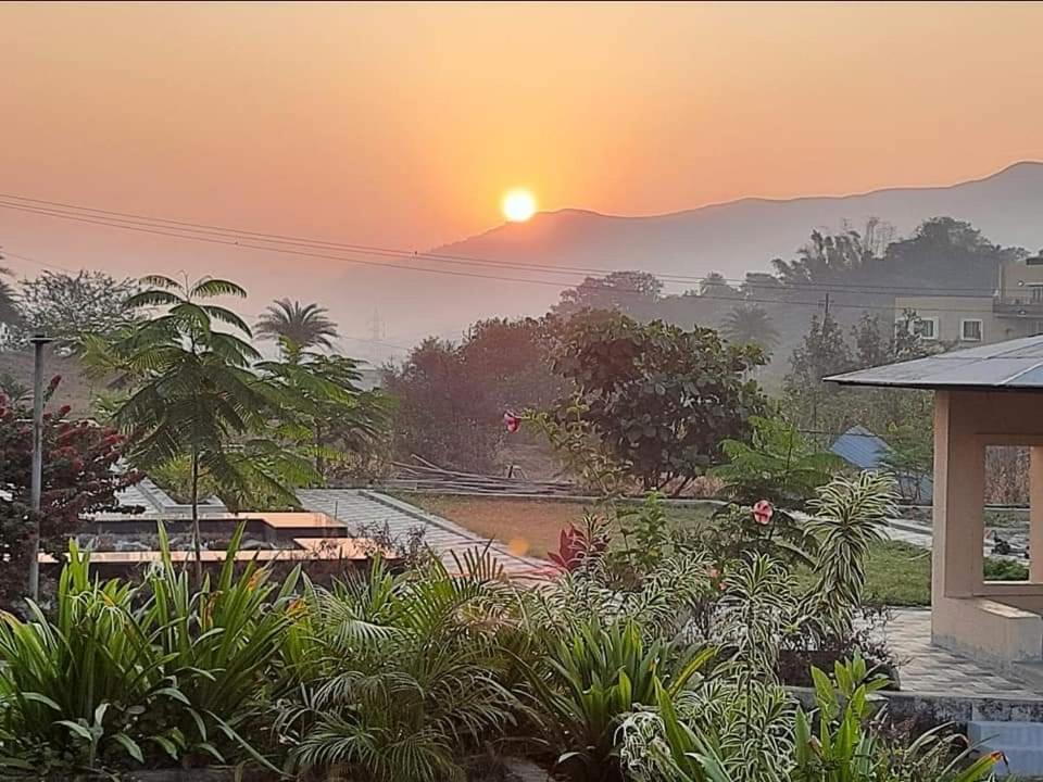 Royal Meadows - Igatpuri Bungalow B エクステリア 写真