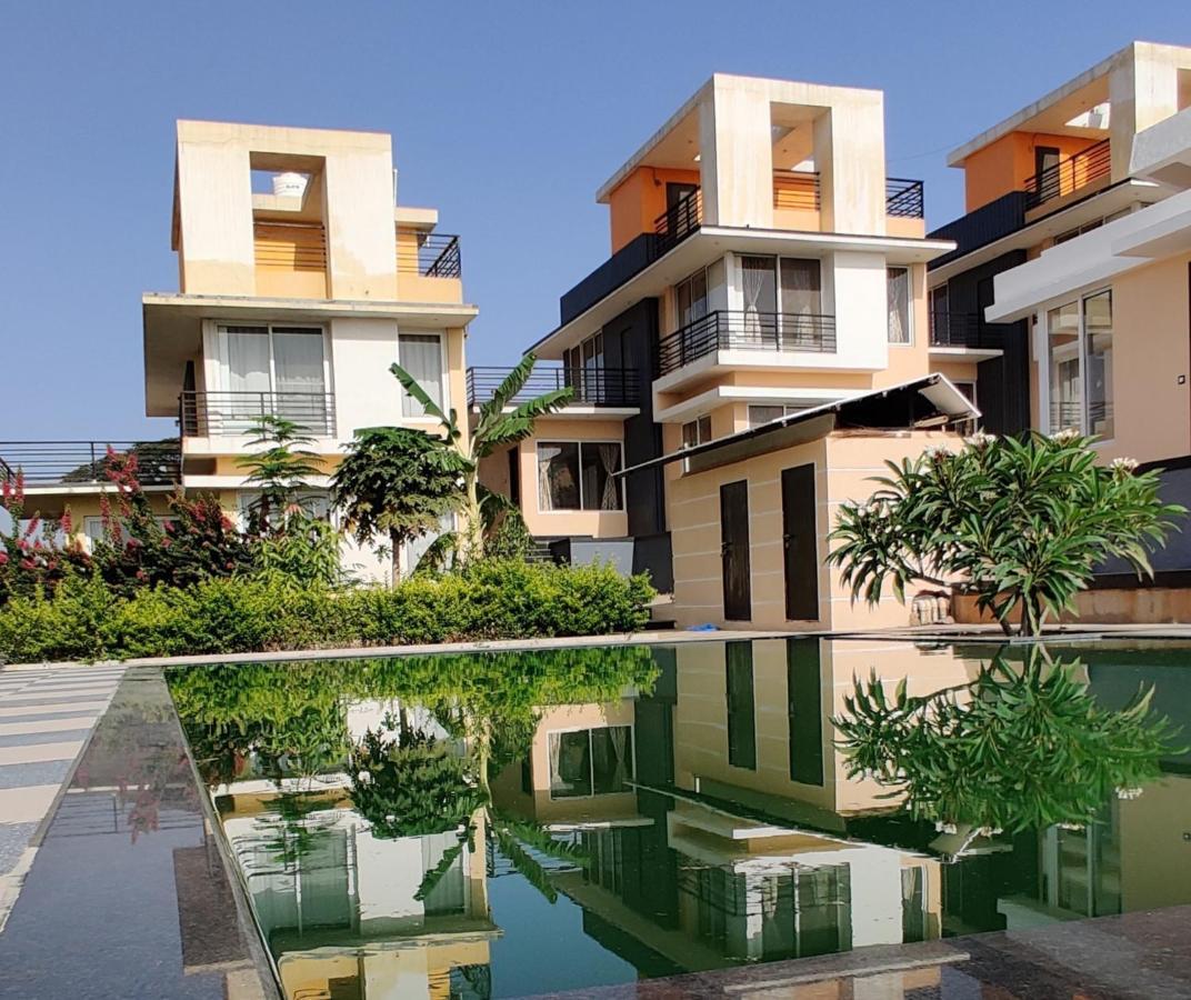 Royal Meadows - Igatpuri Bungalow B エクステリア 写真