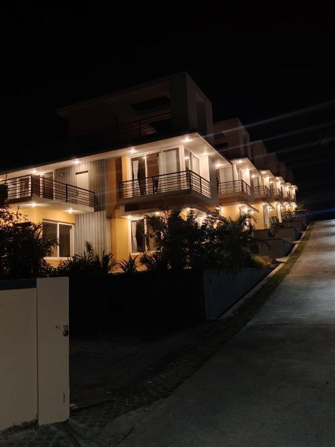 Royal Meadows - Igatpuri Bungalow B エクステリア 写真